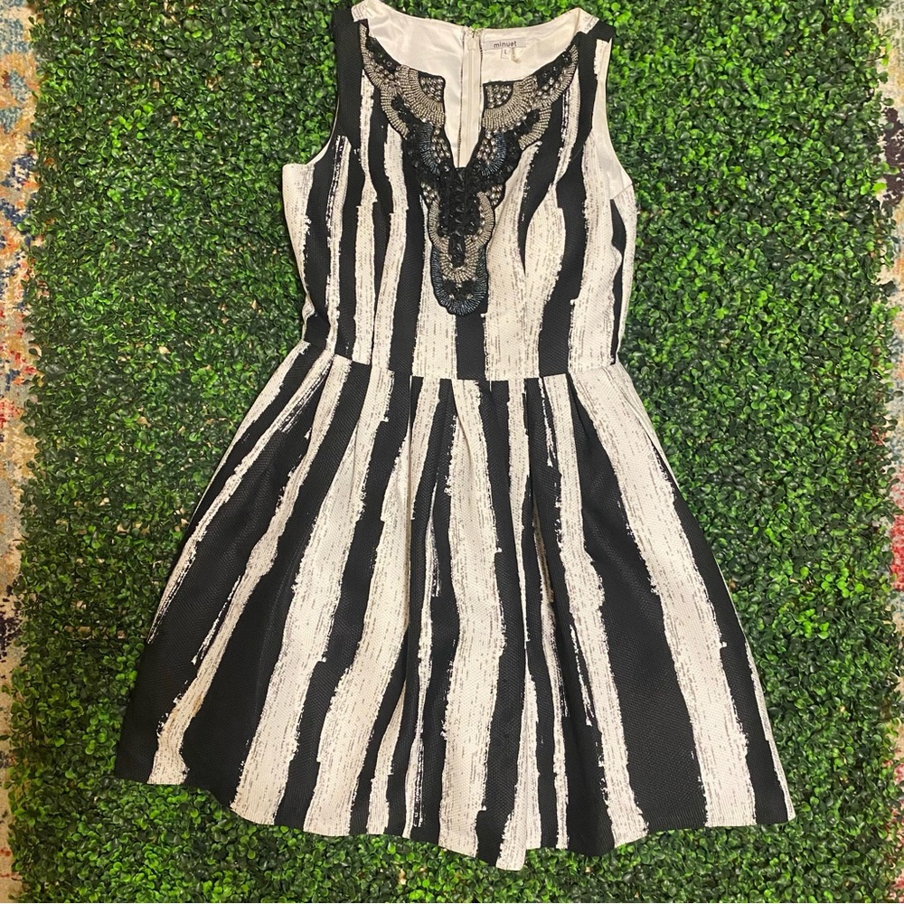 Minuet Brand Dress. Size Large.